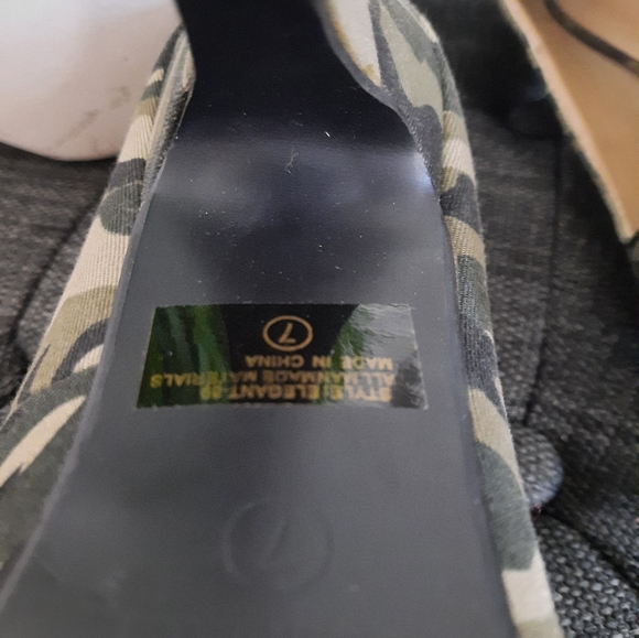 Shoes - Picture 6 of 6